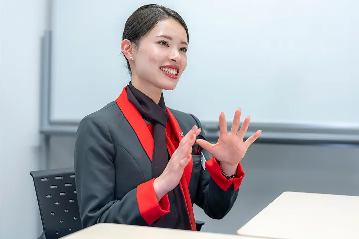 大学での専攻と、数ある航空会社の中でFDAを選んだ理由は何ですか？