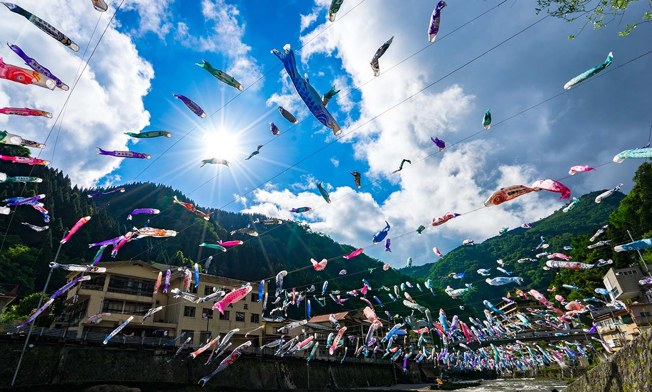 杖立温泉の「鯉のぼり祭り」