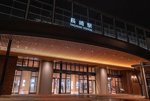 夜のJR長崎駅