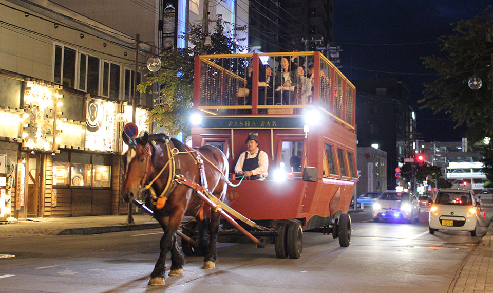 街を巡る「馬車BAR」