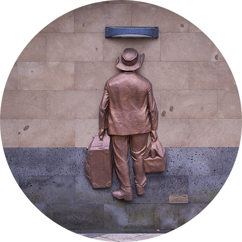 ここもオススメ カラコロ広場にある八雲のレリーフ